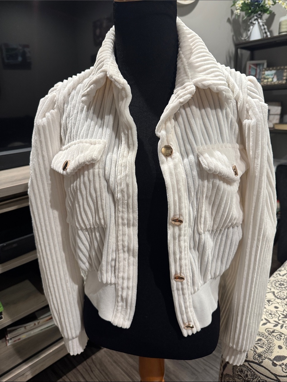 Women’s Cream Ribbed Button-Up Cropped Jacket